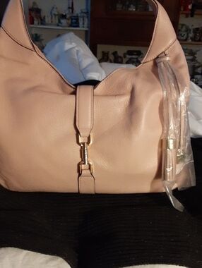 New G.I.LI. Dusty Pink Stylish Pebble Leather Large  Hobo Bag with Gold Hardware